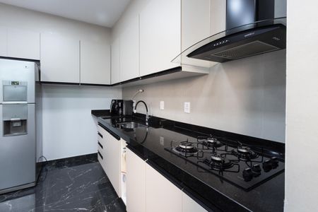 Casa à venda com 258m², 4 quartos e 6 vagas Casa à venda com 258m², 4 quartos e 6 vagasCozinha
