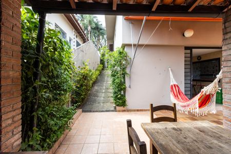 Casa à venda com 258m², 4 quartos e 6 vagas Casa à venda com 258m², 4 quartos e 6 vagasÁrea comum