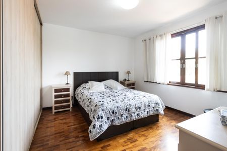 Casa à venda com 258m², 4 quartos e 6 vagas Casa à venda com 258m², 4 quartos e 6 vagasSuíte 3