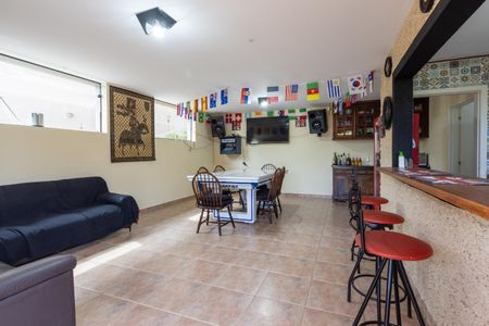 Casa à venda com 258m², 4 quartos e 6 vagas Casa à venda com 258m², 4 quartos e 6 vagasÁrea comum
