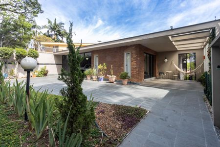 Casa à venda com 258m², 4 quartos e 6 vagas Casa à venda com 258m², 4 quartos e 6 vagasÁrea comum