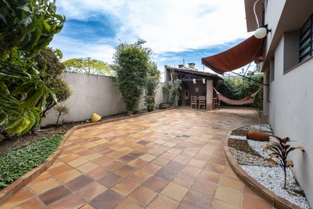 Casa à venda com 258m², 4 quartos e 6 vagas Casa à venda com 258m², 4 quartos e 6 vagasÁrea comum