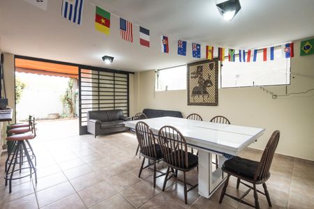 Casa à venda com 258m², 4 quartos e 6 vagas Casa à venda com 258m², 4 quartos e 6 vagasÁrea comum