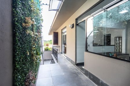 Casa à venda com 258m², 4 quartos e 6 vagas Casa à venda com 258m², 4 quartos e 6 vagasÁrea comum