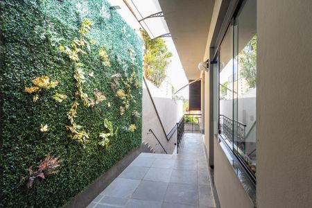 Casa à venda com 258m², 4 quartos e 6 vagas Casa à venda com 258m², 4 quartos e 6 vagasÁrea comum