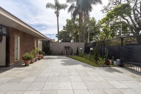 Casa à venda com 258m², 4 quartos e 6 vagas Casa à venda com 258m², 4 quartos e 6 vagasÁrea comum
