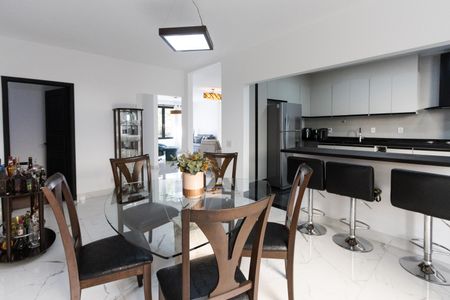 Casa à venda com 258m², 4 quartos e 6 vagas Casa à venda com 258m², 4 quartos e 6 vagasCozinha