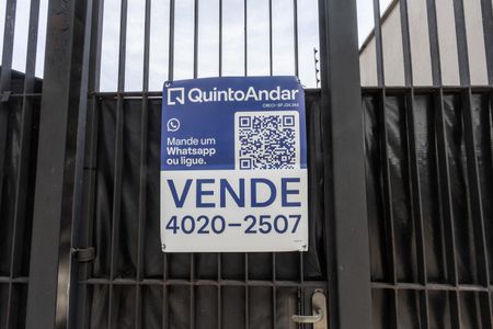 Casa à venda com 258m², 4 quartos e 6 vagas Casa à venda com 258m², 4 quartos e 6 vagasPlaca