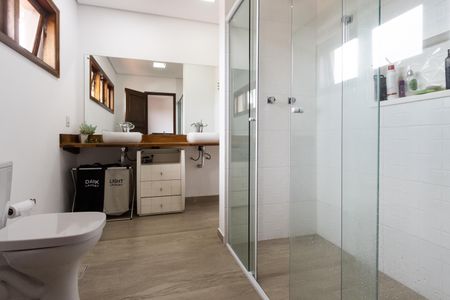 Casa à venda com 258m², 4 quartos e 6 vagas Casa à venda com 258m², 4 quartos e 6 vagasBanheiro da Suíte 3