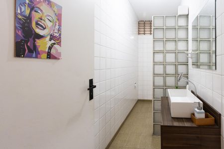 Casa à venda com 258m², 4 quartos e 6 vagas Casa à venda com 258m², 4 quartos e 6 vagasBanheiro 2