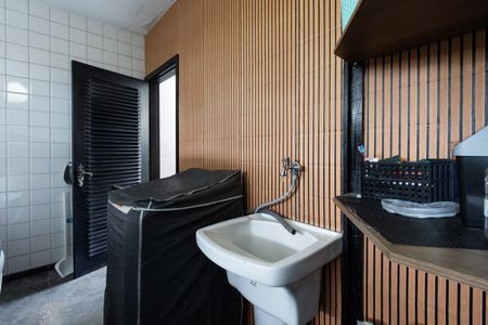 Casa à venda com 258m², 4 quartos e 6 vagas Casa à venda com 258m², 4 quartos e 6 vagasÁrea de Serviço