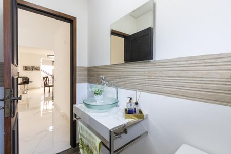Casa à venda com 258m², 4 quartos e 6 vagas Casa à venda com 258m², 4 quartos e 6 vagasLavabo