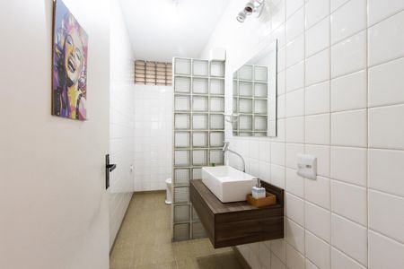 Casa à venda com 258m², 4 quartos e 6 vagas Casa à venda com 258m², 4 quartos e 6 vagasBanheiro 2