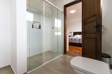 Casa à venda com 258m², 4 quartos e 6 vagas Casa à venda com 258m², 4 quartos e 6 vagasBanheiro da Suíte 3
