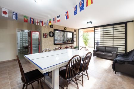 Casa à venda com 258m², 4 quartos e 6 vagas Casa à venda com 258m², 4 quartos e 6 vagasÁrea comum