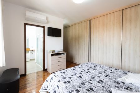 Casa à venda com 258m², 4 quartos e 6 vagas Casa à venda com 258m², 4 quartos e 6 vagasSuíte 3