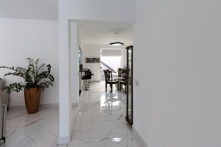 Casa à venda com 258m², 4 quartos e 6 vagas Casa à venda com 258m², 4 quartos e 6 vagasSala