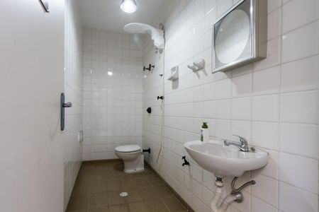 Casa à venda com 258m², 4 quartos e 6 vagas Casa à venda com 258m², 4 quartos e 6 vagasBanheiro de Serviço