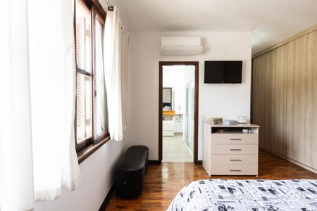 Casa à venda com 258m², 4 quartos e 6 vagas Casa à venda com 258m², 4 quartos e 6 vagasSuíte 3