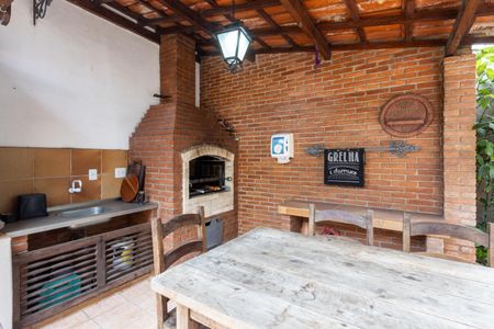 Casa à venda com 258m², 4 quartos e 6 vagas Casa à venda com 258m², 4 quartos e 6 vagasÁrea comum