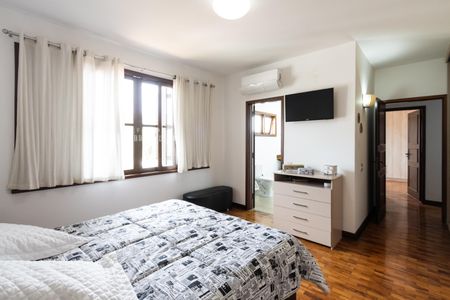Casa à venda com 258m², 4 quartos e 6 vagas Casa à venda com 258m², 4 quartos e 6 vagasSuíte 3