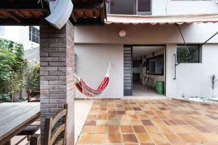 Casa à venda com 258m², 4 quartos e 6 vagas Casa à venda com 258m², 4 quartos e 6 vagasÁrea comum