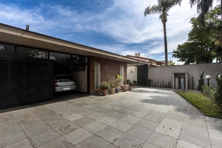 Casa à venda com 258m², 4 quartos e 6 vagas Casa à venda com 258m², 4 quartos e 6 vagasÁrea comum