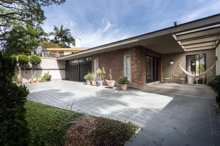 Casa à venda com 258m², 4 quartos e 6 vagas Casa à venda com 258m², 4 quartos e 6 vagasÁrea comum