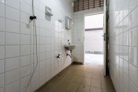 Casa à venda com 258m², 4 quartos e 6 vagas Casa à venda com 258m², 4 quartos e 6 vagasBanheiro de Serviço