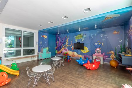 Apartamento à venda com 180m², 4 quartos e 4 vagas Apartamento à venda com 180m², 4 quartos e 4 vagasÁrea comum - Playground