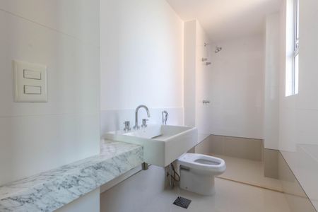 Apartamento à venda com 180m², 4 quartos e 4 vagas Apartamento à venda com 180m², 4 quartos e 4 vagasBanheiro da Suíte 3