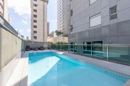 Apartamento à venda com 180m², 4 quartos e 4 vagas Apartamento à venda com 180m², 4 quartos e 4 vagasÁrea comum - Piscina