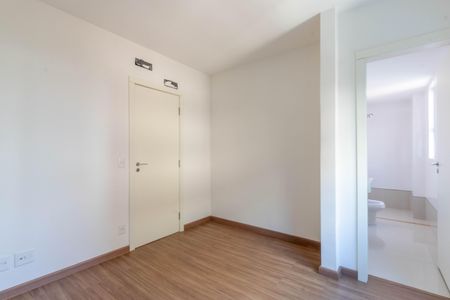 Apartamento à venda com 180m², 4 quartos e 4 vagas Apartamento à venda com 180m², 4 quartos e 4 vagasSuíte 3