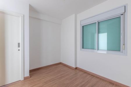 Apartamento à venda com 180m², 4 quartos e 4 vagas Apartamento à venda com 180m², 4 quartos e 4 vagasSuíte 2