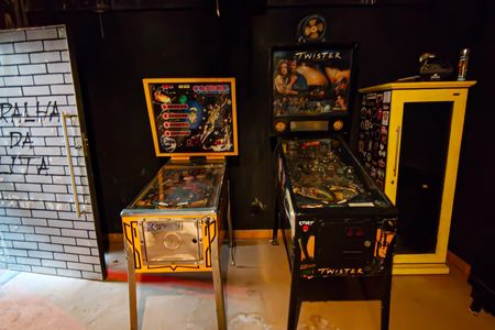 Casa à venda com 310m², 4 quartos e 2 vagas Casa à venda com 310m², 4 quartos e 2 vagassalao de festas