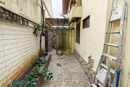 Casa à venda com 310m², 4 quartos e 2 vagas Casa à venda com 310m², 4 quartos e 2 vagascorredor