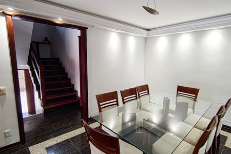 Casa à venda com 310m², 4 quartos e 2 vagas Casa à venda com 310m², 4 quartos e 2 vagassala 2