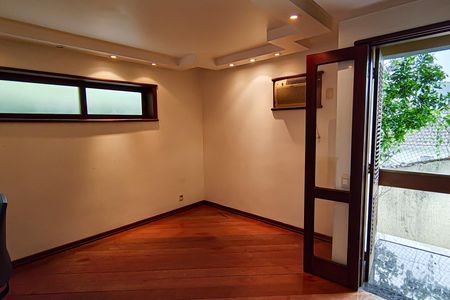 Casa à venda com 310m², 4 quartos e 2 vagas Casa à venda com 310m², 4 quartos e 2 vagasquarto 4 suite