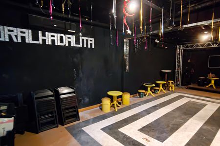 Casa à venda com 310m², 4 quartos e 2 vagas Casa à venda com 310m², 4 quartos e 2 vagassalao de festas