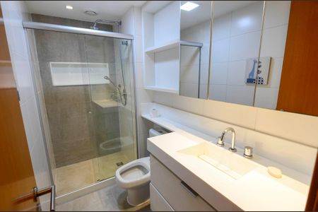 Apartamento à venda com 85m², 3 quartos e 1 vaga Apartamento à venda com 85m², 3 quartos e 1 vagaBanheiro Social