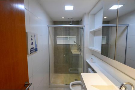 Apartamento à venda com 85m², 3 quartos e 1 vaga Apartamento à venda com 85m², 3 quartos e 1 vagaBanheiro Social