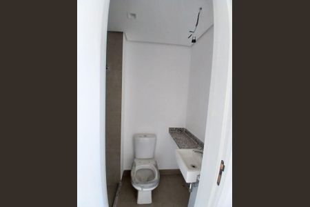 Banheiro de kitnet/studio para alugar com 1 quarto, 24m² em Moema, São Paulo