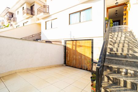 Casa à venda com 190m², 3 quartos e 5 vagas Casa à venda com 190m², 3 quartos e 5 vagasGaragem