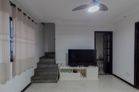 Casa à venda com 97m², 2 quartos e 3 vagasSala