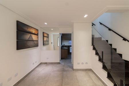 Sala de casa de condomínio para alugar com 2 quartos, 87m² em Vila Guilhermina, São Paulo