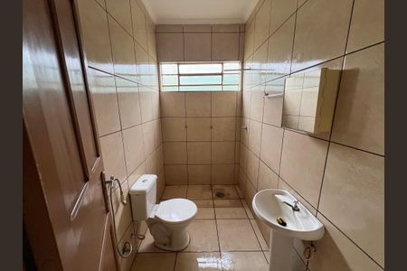 Banheiro Social de casa para alugar com 1 quarto, 88m² em Vila Tiberio, Ribeirão Preto