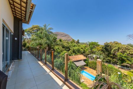 Casa de condomínio à venda com 5000m², 5 quartos e 4 vagas Casa de condomínio à venda com 5000m², 5 quartos e 4 vagasVaranda da Suíte 2