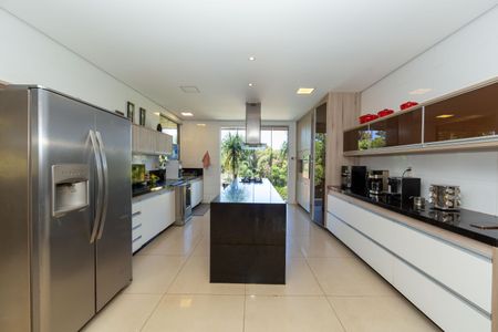 Casa de condomínio à venda com 5000m², 5 quartos e 4 vagas Casa de condomínio à venda com 5000m², 5 quartos e 4 vagasCozinha