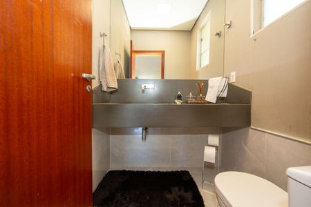Casa de condomínio à venda com 5000m², 5 quartos e 4 vagas Casa de condomínio à venda com 5000m², 5 quartos e 4 vagasLavabo