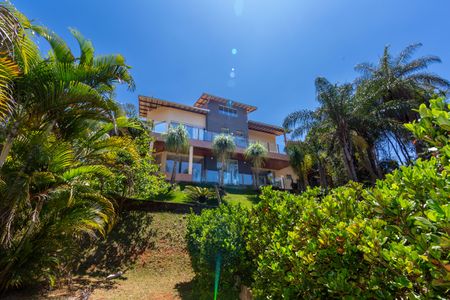 Casa de condomínio à venda com 5000m², 5 quartos e 4 vagas Casa de condomínio à venda com 5000m², 5 quartos e 4 vagasFachada